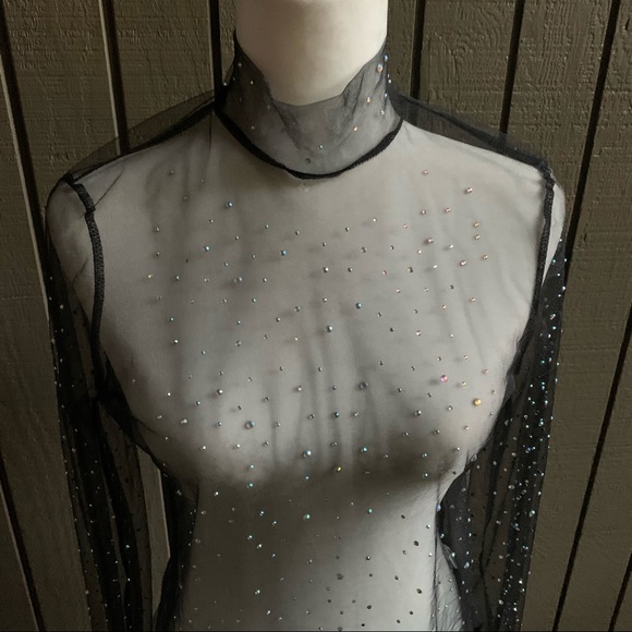 Sheer Top With Rhinestones. - Picture 5 of 5